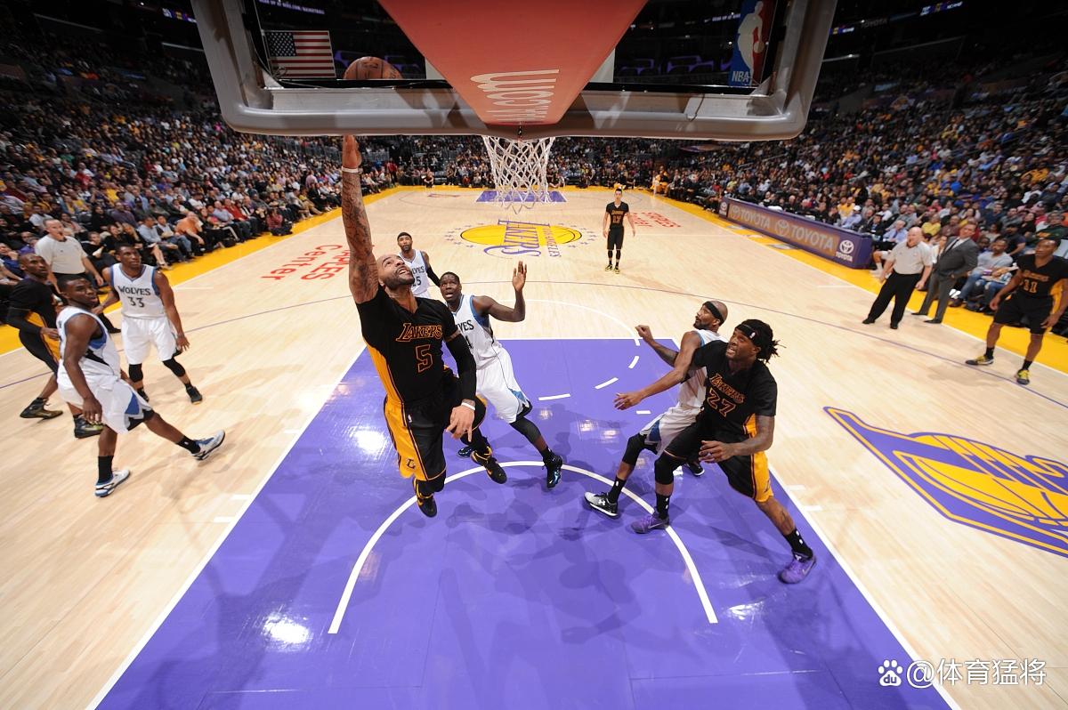 森林狼大胜湖人，唐斯全场砍下双+，掌声雷动