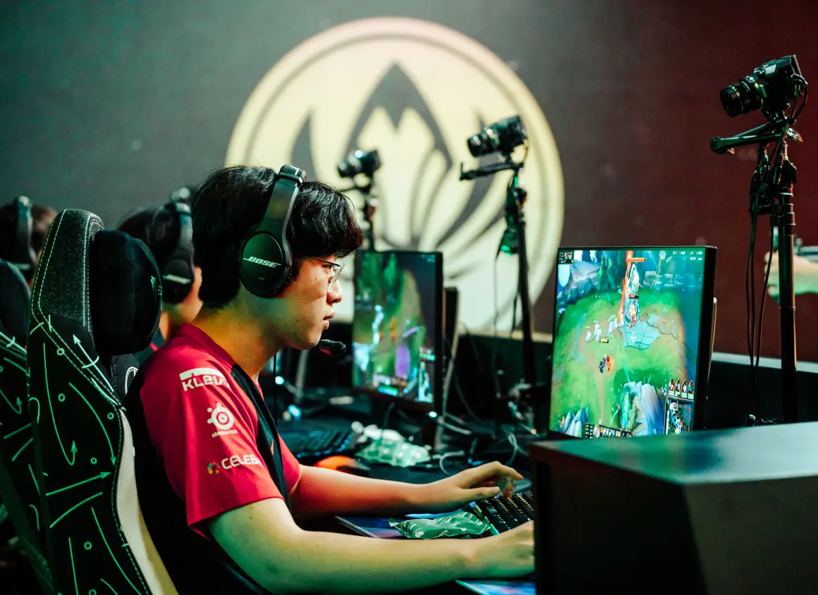 开云平台-DFM险胜100T，Zeus拿下关键大龙宿命之战四强赛，引爆全场热议